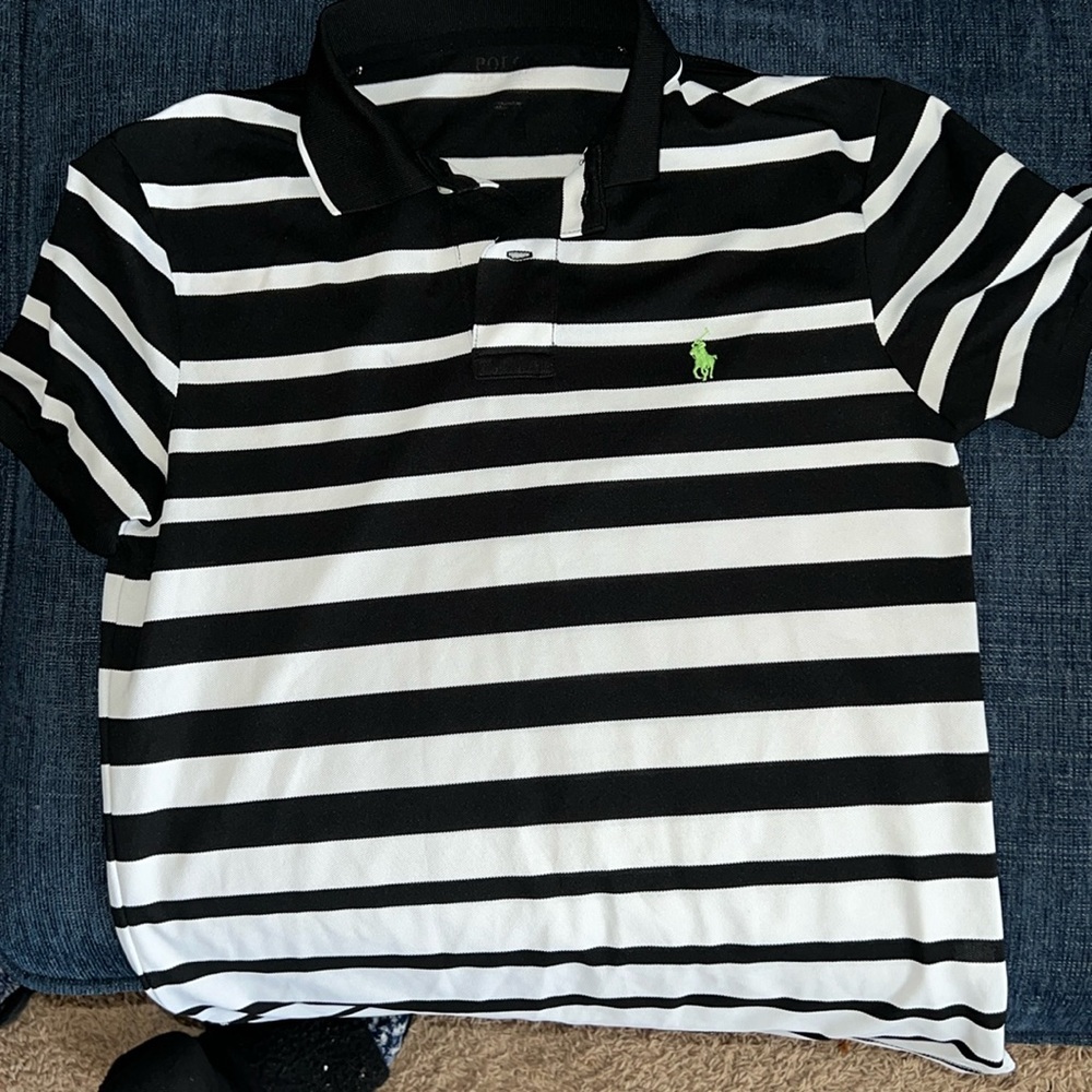 In great condition my son hardly wore this top